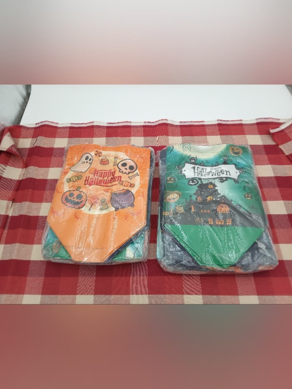 2 NIP 16 Count Halloween Party Bags